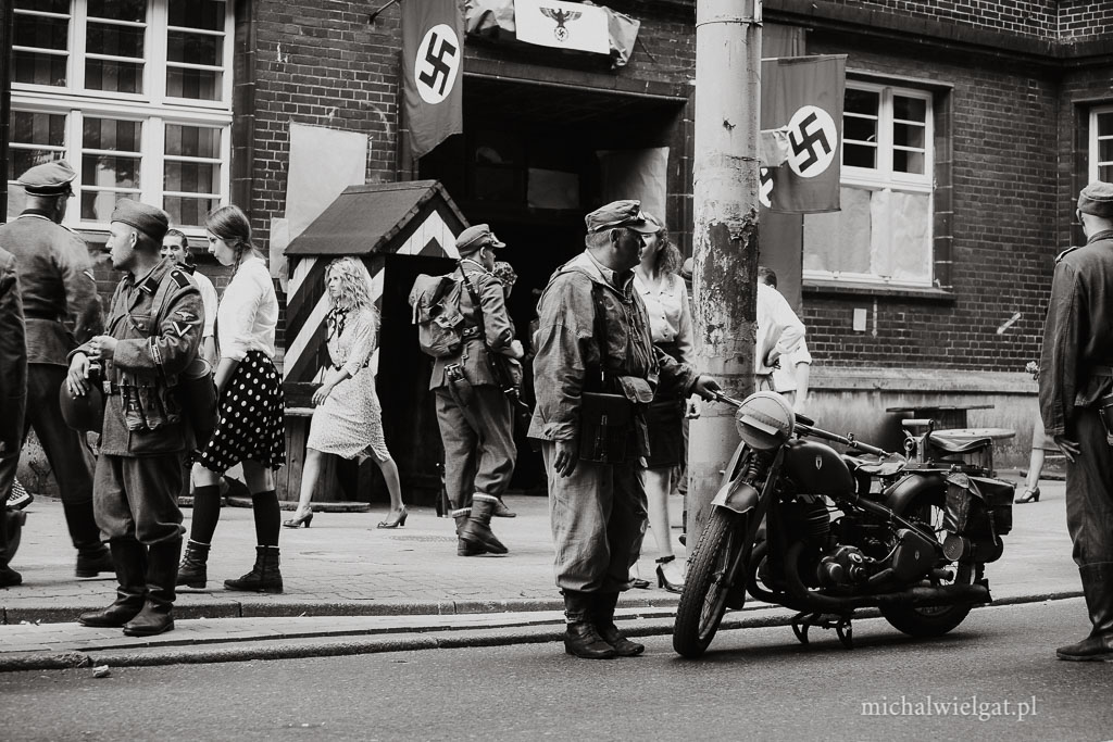 fotograf Słupsk - Inscenizacja wybuchu Powstanie Warszawskie 1944